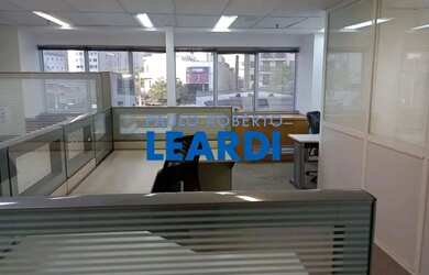 Imagem: O depósito possui 1 Vaga na garagem e 50m² de Área e está