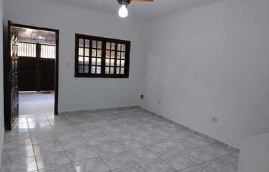 Imagem: A casa possui 2 Dormitórios, 2 Banheiros, 1 Vaga na garagem