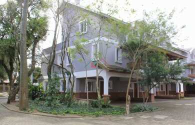 Imagem: A casa em condomínio possui 3 Dormitórios, 5 Banheiros, 4