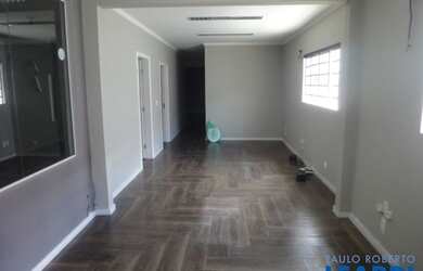 Imagem: O depósito possui 5 Vagas na garagem, 250m² de Área e está