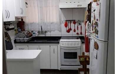 Imagem: O apartamento possui 2 Dormitórios, 1 Banheiro, 1 Vaga na garagem