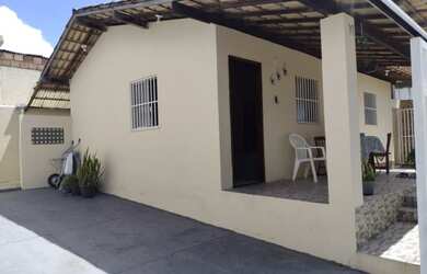 Imagem: A casa possui 2 Dormitórios, 3 Banheiros, 2 Vagas na garagem