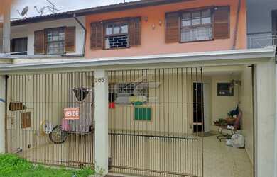 Imagem: A casa possui 3 Dormitórios, 3 Banheiros, 2 Vagas na garagem