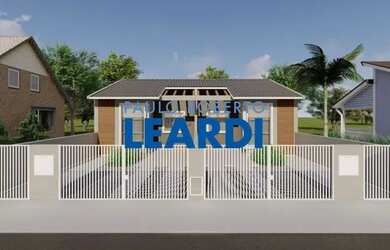 Imagem: A casa possui 2 Dormitórios, 2 Banheiros, 1 Vaga na garagem