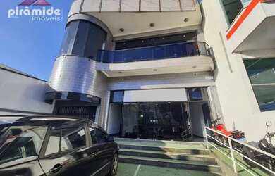 Imagem: O depósito possui 5 Vagas na garagem, 749m² de Área e está