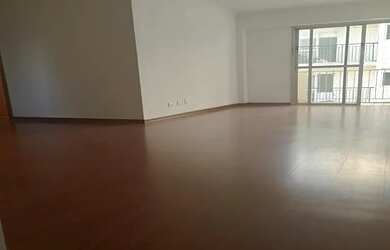 Imagem: O apartamento possui 3 Dormitórios, 1 Banheiro, 2 Vagas na