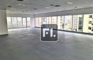 Imagem: O depósito possui 5 Vagas na garagem, 533m² de Área e está