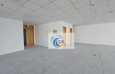 Imagem: O depósito possui 5 Vagas na garagem, 505m² de Área e está