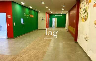 Imagem: O depósito possui 2 Vagas na garagem, 232m² de Área e está