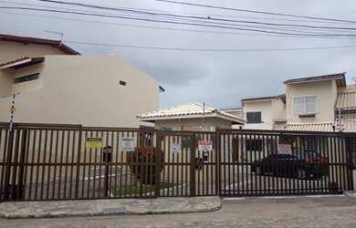 Imagem: A casa em condomínio possui 3 Dormitórios, 3 Banheiros, 2