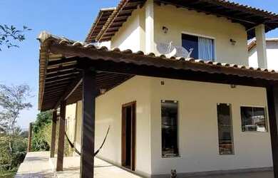 Imagem: A casa possui 2 Dormitórios, 3 Banheiros, 3 Vagas na garagem