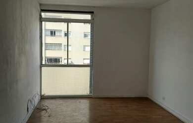 Imagem: O apartamento possui 3 Dormitórios, 1 Banheiro, 1 Vaga na garagem