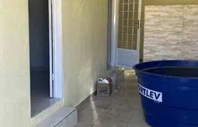 Imagem: A casa possui 2 Dormitórios, 1 Banheiro, 1 Vaga na garagem