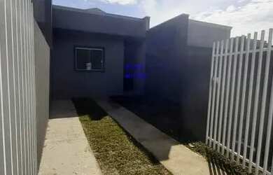 Imagem: A casa possui 2 Dormitórios, 1 Banheiro, 2 Vagas na garagem