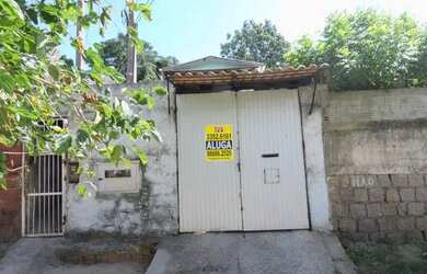 Imagem: A casa possui 2 Dormitórios, 1 Banheiro, 1 Vaga na garagem