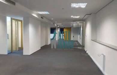 Imagem: O depósito para alugar possui 5 Vagas na garagem e 220m² de