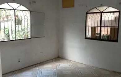 Imagem: A casa possui 2 Dormitórios, 1 Banheiro e está localizado