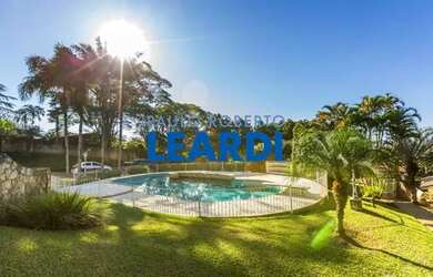 Imagem: A casa possui 5 Dormitórios, 5 Banheiros, 5 Vagas na garagem