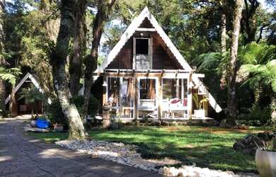 Imagem: A casa possui 2 Dormitórios, 3 Banheiros, 5 Vagas na garagem