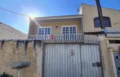 Imagem: A casa possui 2 Dormitórios, 2 Banheiros, 2 Vagas na garagem