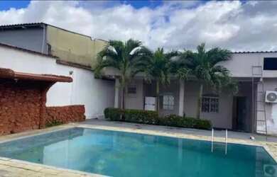 Imagem: A casa possui 3 Dormitórios, 4 Banheiros, 3 Vagas na garagem