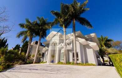 Imagem: A casa em condomínio possui 5 Dormitórios, 5 Banheiros, 5