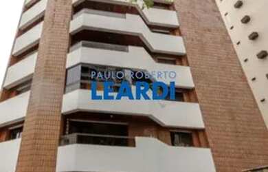 Imagem: O apartamento possui 4 Dormitórios, 5 Banheiros, 3 Vagas na