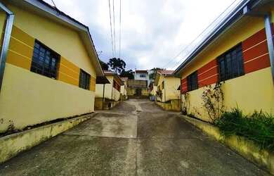 Imagem: A casa possui 2 Dormitórios, 1 Banheiro, 1 Vaga na garagem