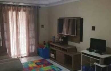 Imagem: A casa possui 2 Dormitórios, 2 Banheiros, 1 Vaga na garagem