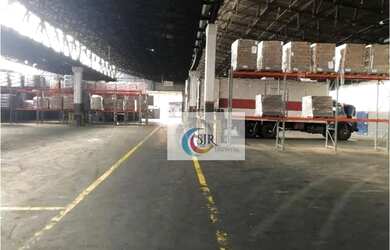 Imagem: O depósito para alugar possui 5 Vagas na garagem e 11612m²