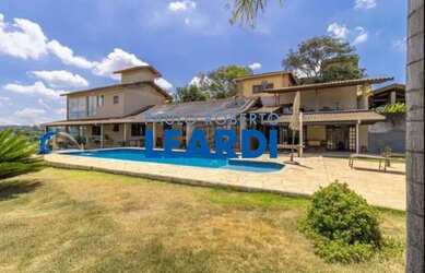 Imagem: A casa em condomínio possui 5 Dormitórios, 4 Banheiros, 5