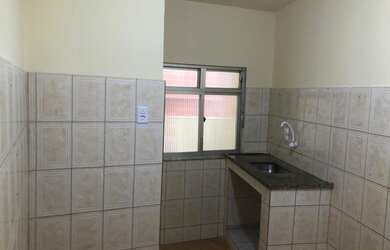 Imagem: A casa possui 1 Dormitório, 1 Banheiro, Varanda e está localizado