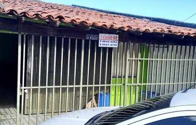 Imagem: A casa possui 5 Dormitórios, 2 Banheiros, 2 Vagas na garagem