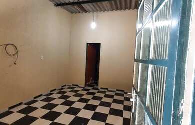 Imagem: A casa possui 1 Dormitório, 1 Banheiro, 1 Vaga na garagem e