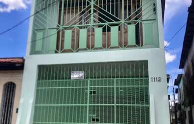 Imagem: A casa possui 3 Dormitórios, 4 Banheiros, 1 Vaga na garagem