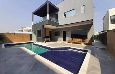 Imagem: A casa em condomínio possui 5 Dormitórios, 3 Banheiros, 3