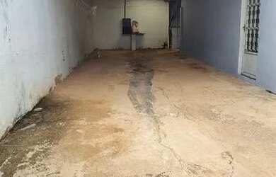 Imagem: A casa possui 3 Dormitórios, 2 Banheiros, 3 Vagas na garagem