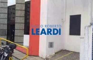 Imagem: O depósito possui 4 Vagas na garagem, 400m² de Área e está