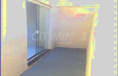 Imagem: A casa possui 3 Dormitórios, 1 Banheiro, 1 Vaga na garagem