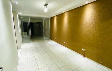 Imagem: A casa possui 3 Dormitórios, 4 Vagas na garagem, 90m² de Área