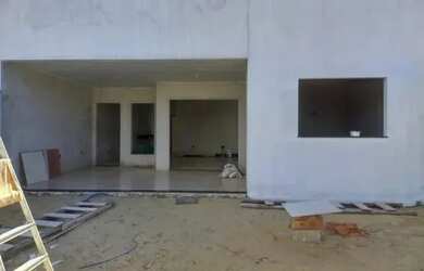 Imagem: A casa possui 3 Dormitórios, 2 Banheiros, 1 Vaga na garagem