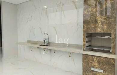 Imagem: A casa em condomínio possui 3 Dormitórios, 4 Banheiros, 3