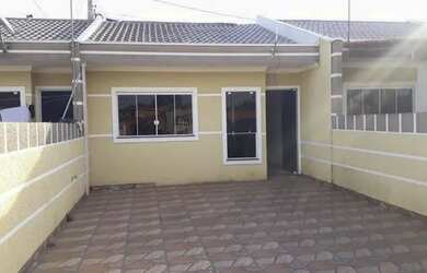 Imagem: A casa possui 2 Dormitórios, 1 Banheiro, 1 Vaga na garagem