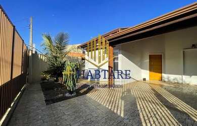 Imagem: A casa possui 3 Dormitórios, 4 Banheiros, 4 Vagas na garagem