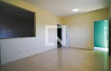 Imagem: A casa possui 3 Dormitórios, 3 Banheiros, 5 Vagas na garagem