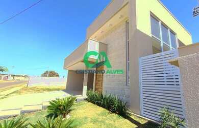 Imagem: A casa em condomínio possui 3 Dormitórios, 4 Banheiros, 2