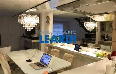 Imagem: A casa em condomínio possui 3 Dormitórios, 3 Banheiros, 3