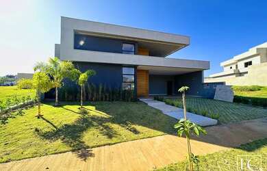 Imagem: A casa em condomínio possui 3 Dormitórios, 5 Banheiros, 4