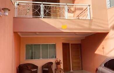 Imagem: A casa possui 3 Dormitórios, 4 Banheiros, 4 Vagas na garagem