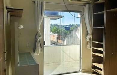 Imagem: A casa possui 4 Dormitórios, 4 Banheiros, 2 Vagas na garagem